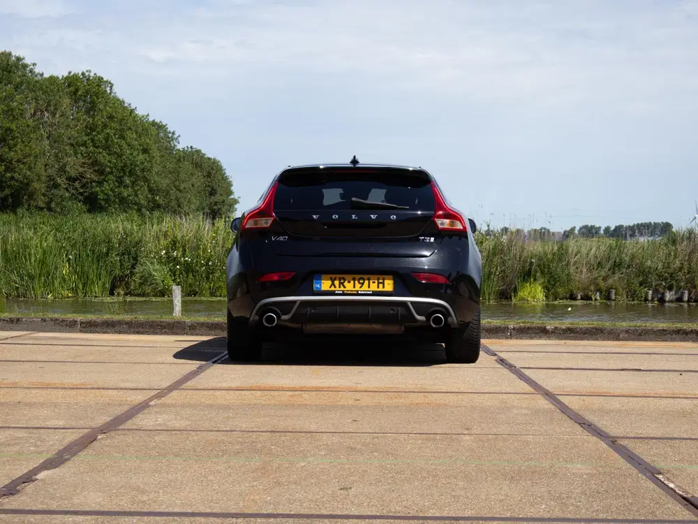 Volvo V40 1.5 T3 Polar+ Sport R-Design LED Pano 18" uit 2019, foto 6