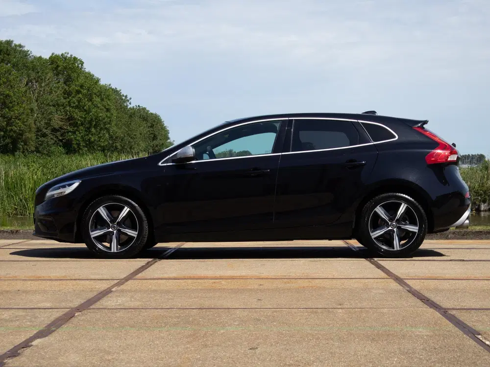 Volvo V40 1.5 T3 Polar+ Sport R-Design LED Pano 18" uit 2019, foto 8