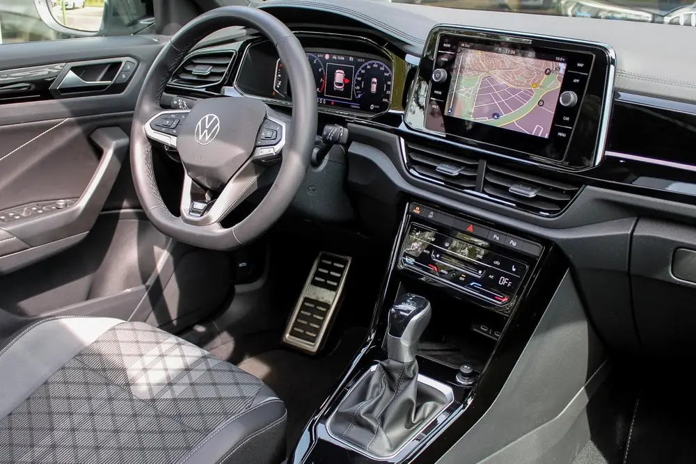 Volkswagen T-Roc 1.5 TSI R-Line PANO NAVI CAMERA LED VIRTUAL uit 2024, foto 17