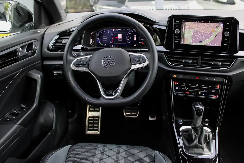 Volkswagen T-Roc 1.5 TSI R-Line PANO NAVI CAMERA LED VIRTUAL uit 2024, foto 8