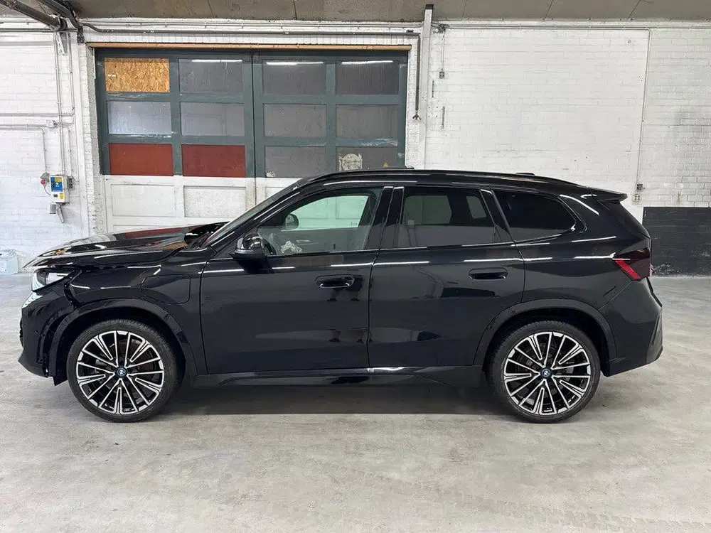BMW X1 xDrive30e M pakket M Sport Pro Panoramadak uit 2025, foto 2