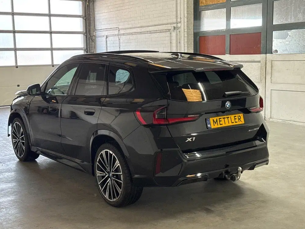 BMW X1 xDrive30e M pakket M Sport Pro Panoramadak uit 2025, foto 3