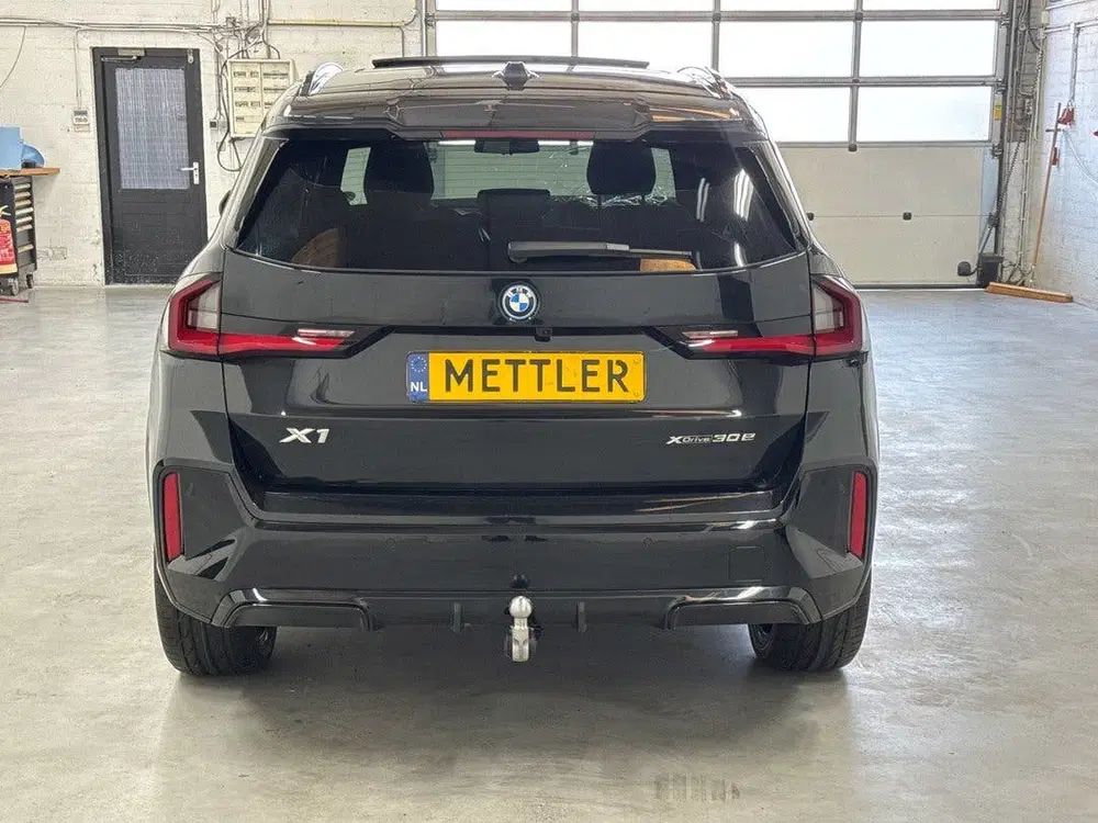 BMW X1 xDrive30e M pakket M Sport Pro Panoramadak uit 2025, foto 4