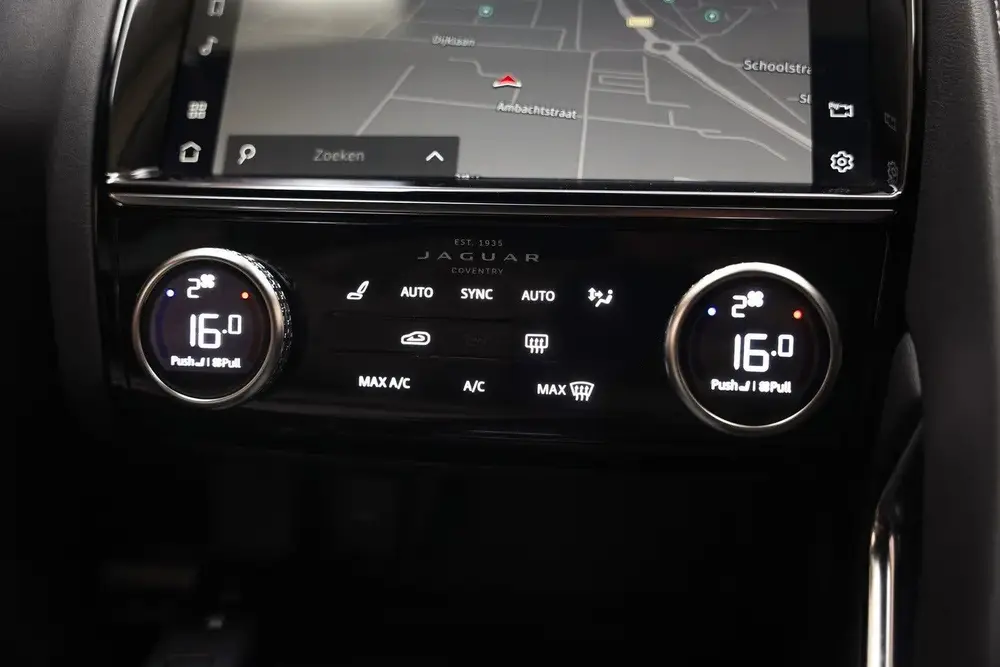 Jaguar E-Pace P300e PHEV 1.5 R-Dynamic SE [ Panorama Leder N uit 2022, foto 9