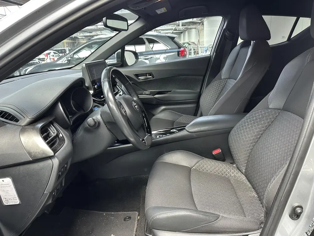 Toyota C-Hr 2.0 Hybrid Executive uit 2022, foto 2