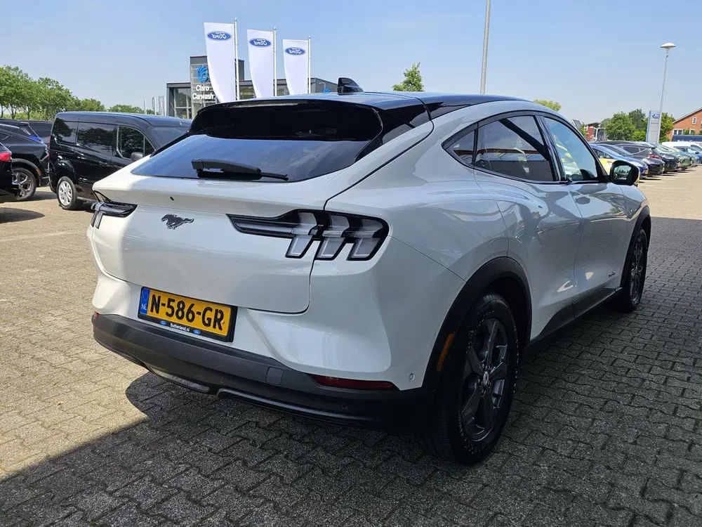 Ford Mustang Mach-E RWD 75 kWh uit 2021, foto 5