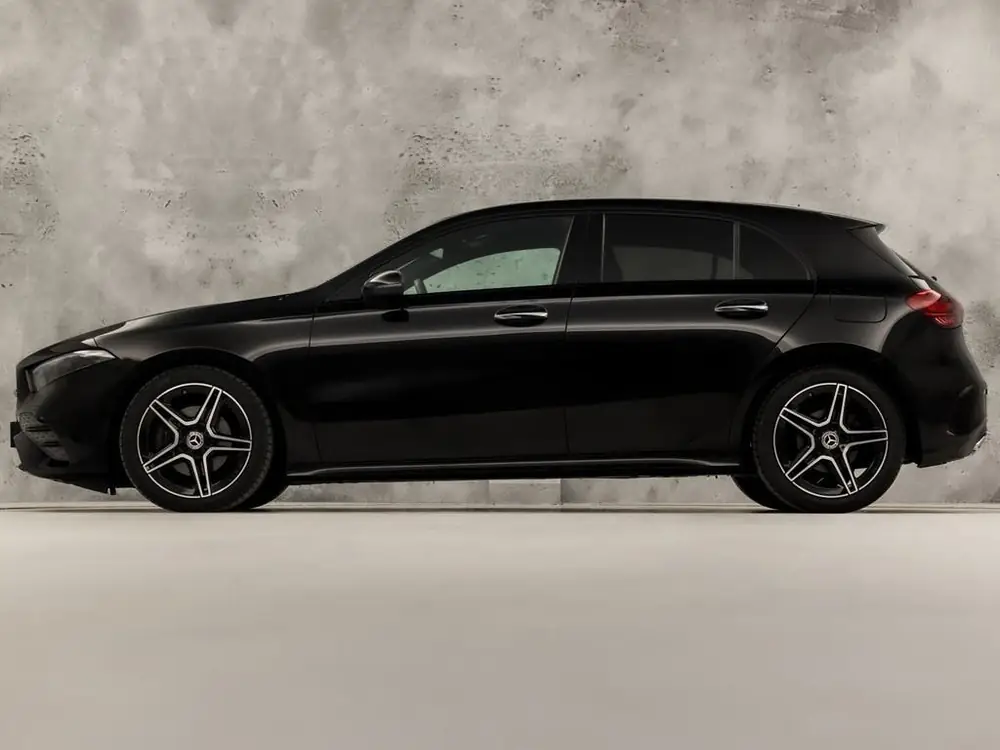 Mercedes-Benz A-Klasse 180 AMG Line Automaat (FABRIEKSGARANT uit 2023, foto 2