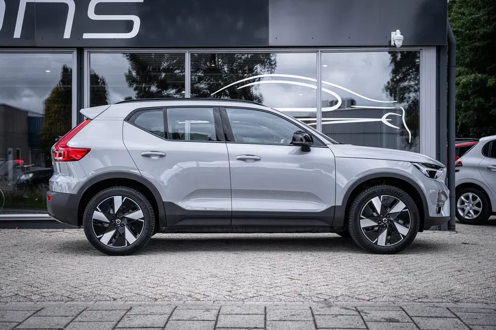 Volvo XC40 Single Motor Essential 69 kWh uit 2024, foto 11