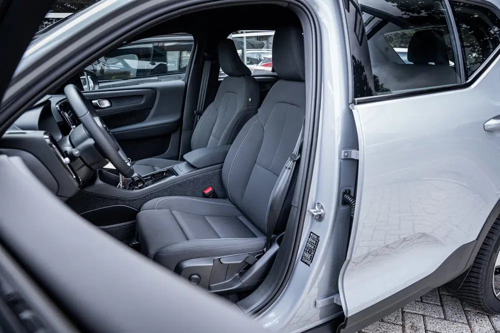 Volvo XC40 Single Motor Essential 69 kWh uit 2024, foto 12