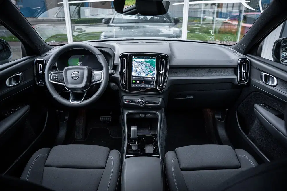 Volvo XC40 Single Motor Essential 69 kWh uit 2024, foto 2