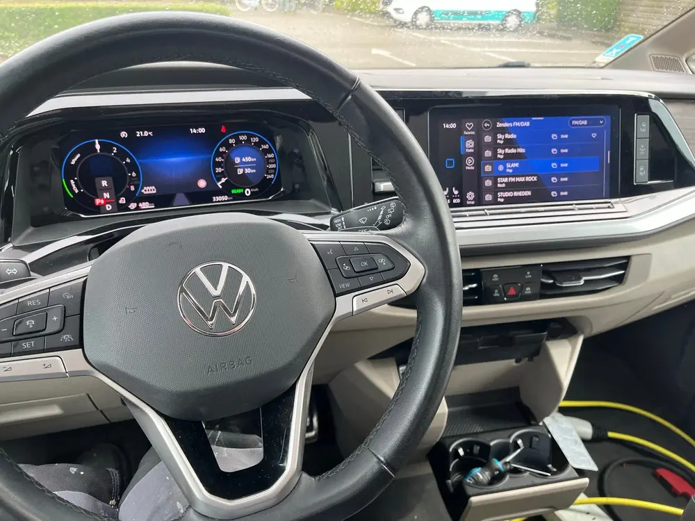 Volkswagen Multivan 1.4 Ehybrid 218pk L1h1 6-DSG 2024 Zwart uit 2024, foto 10