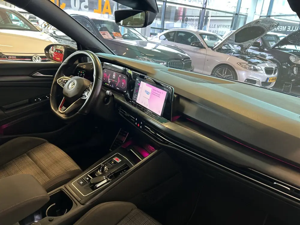 Volkswagen Golf 2.0 TSI GTI 330PK | Panoramadak | Custom uit uit 2020, foto 2