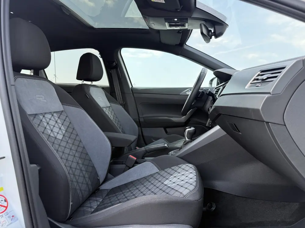Volkswagen Polo 1.0 TSI DSG R-Line | Pano | IQ | Clima | Cam uit 2024, foto 7