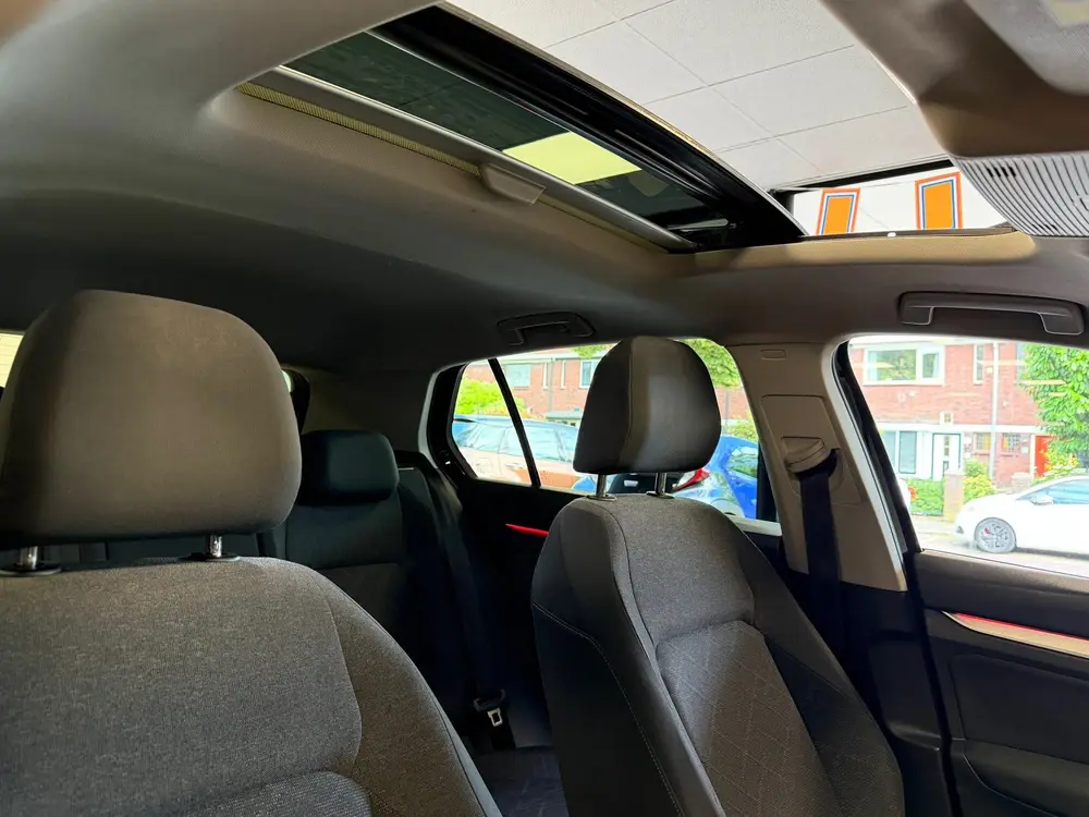 Volkswagen Golf 1.5 eTSI DSG PANO MASSAGE CAMERA VIRTUAL COC uit 2021, foto 10