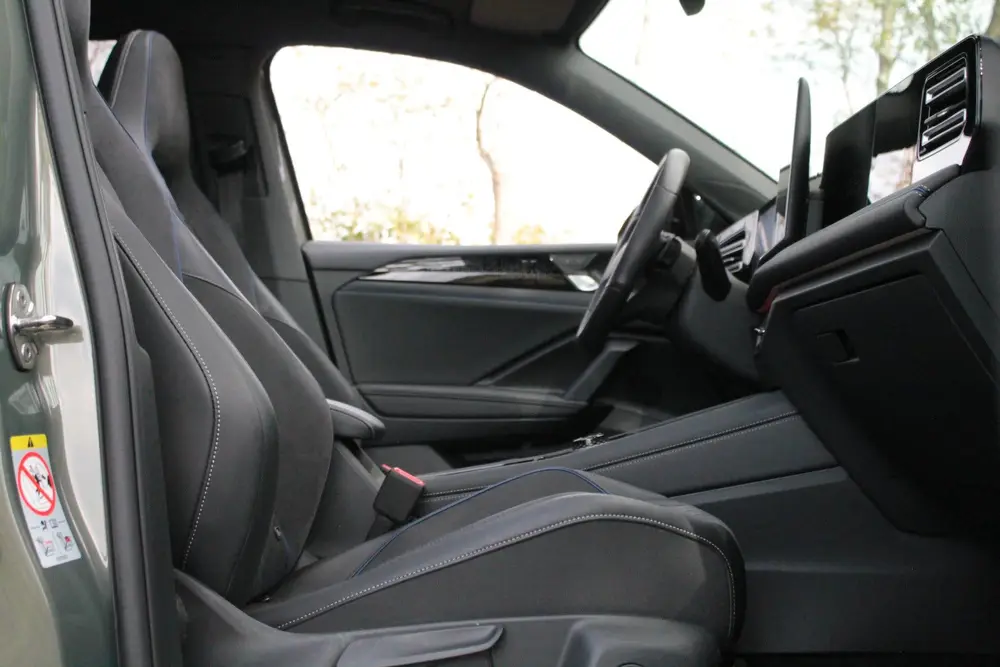 Volkswagen Tiguan 1.5 eHybrid R-Line Business | IQ | Pano | uit 2025, foto 16