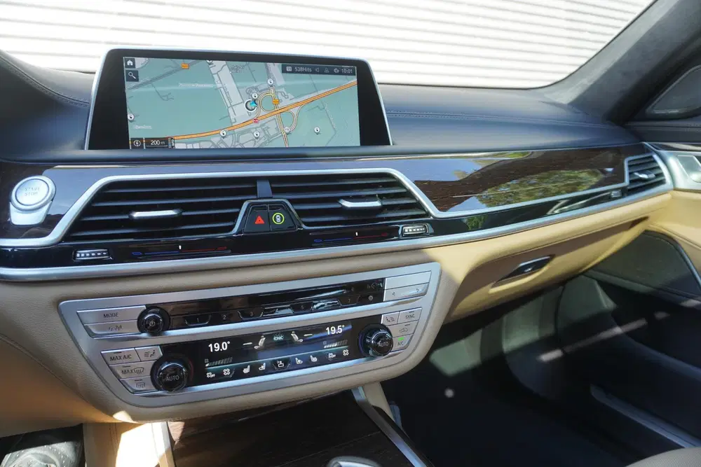 BMW 7-serie Limousine 745Le xDrive High Executive uit 2020, foto 11