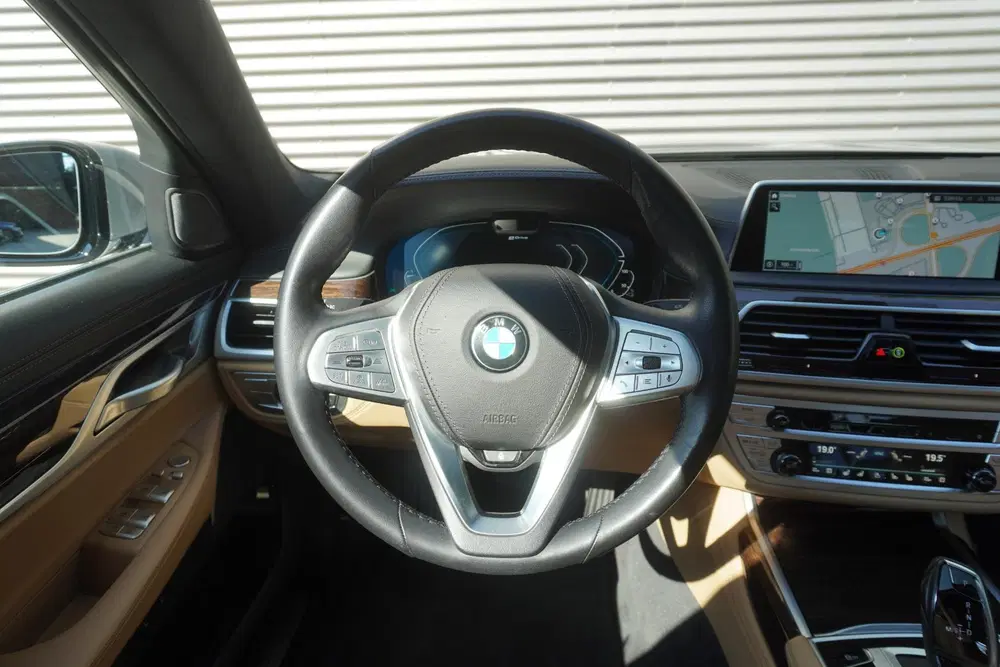 BMW 7-serie Limousine 745Le xDrive High Executive uit 2020, foto 7