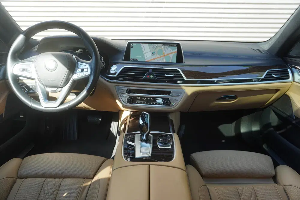BMW 7-serie Limousine 745Le xDrive High Executive uit 2020, foto 9