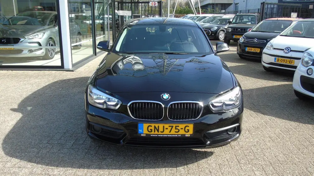 BMW 1-serie 118i uit 2019, foto 2