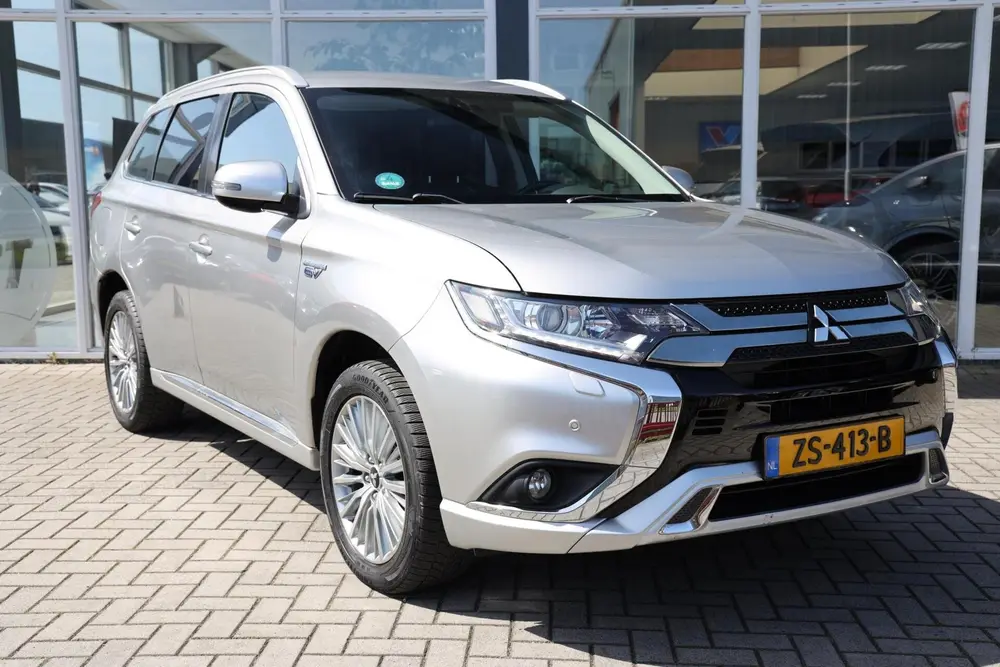 Mitsubishi Outlander 2.4 PHEV Pure+|Camera|Trekhaak|PDC| uit 2019, foto 16