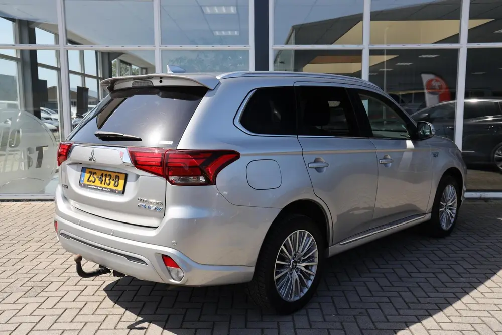 Mitsubishi Outlander 2.4 PHEV Pure+|Camera|Trekhaak|PDC| uit 2019, foto 17