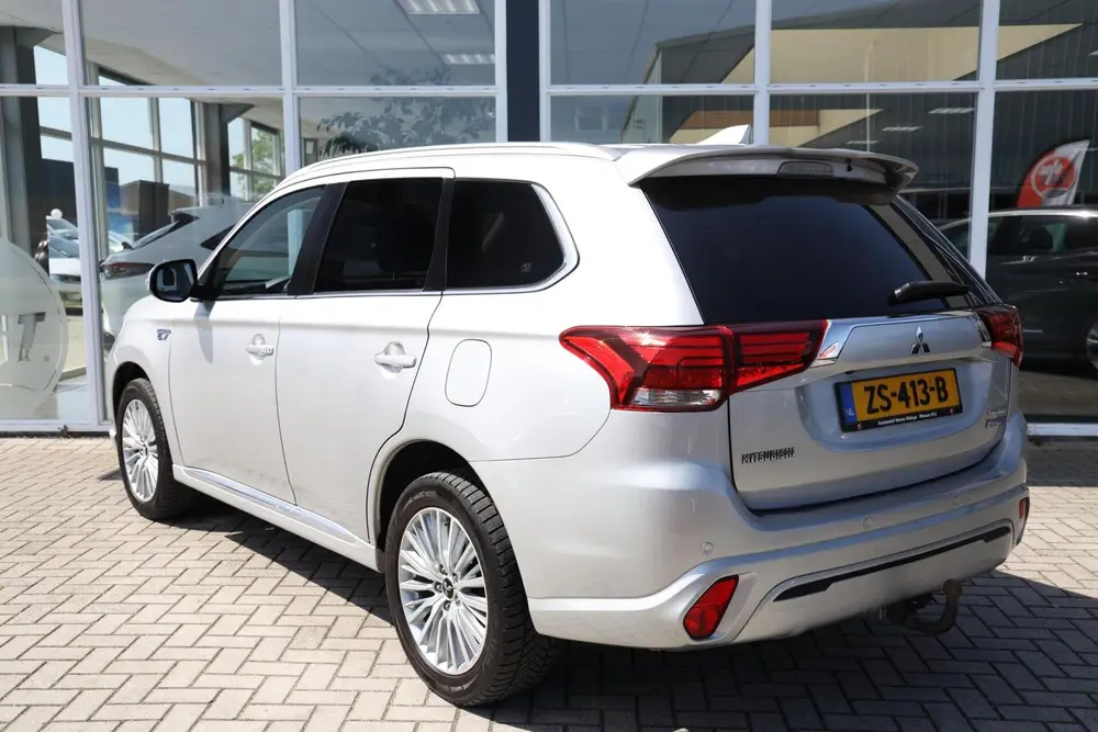 Mitsubishi Outlander 2.4 PHEV Pure+|Camera|Trekhaak|PDC| uit 2019, foto 18