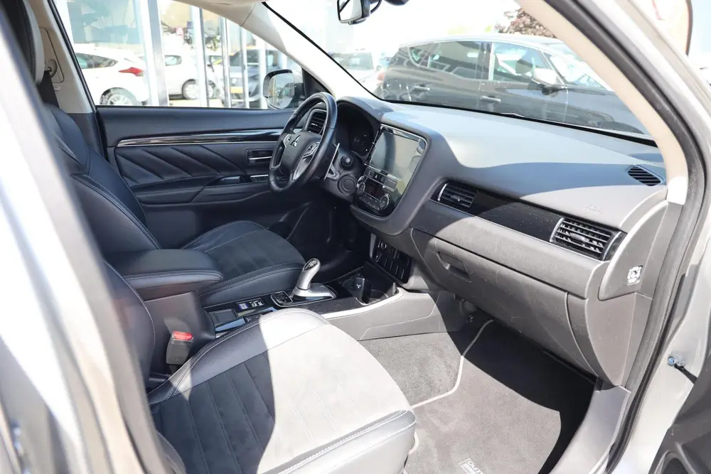 Mitsubishi Outlander 2.4 PHEV Pure+|Camera|Trekhaak|PDC| uit 2019, foto 19