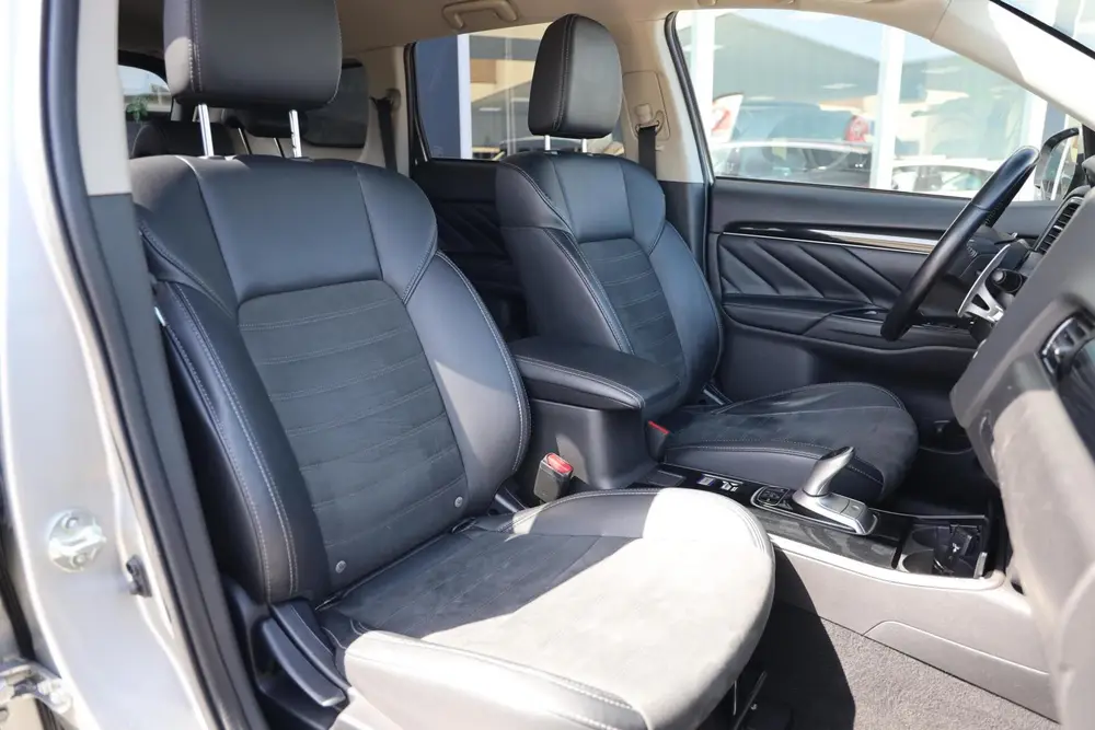 Mitsubishi Outlander 2.4 PHEV Pure+|Camera|Trekhaak|PDC| uit 2019, foto 20