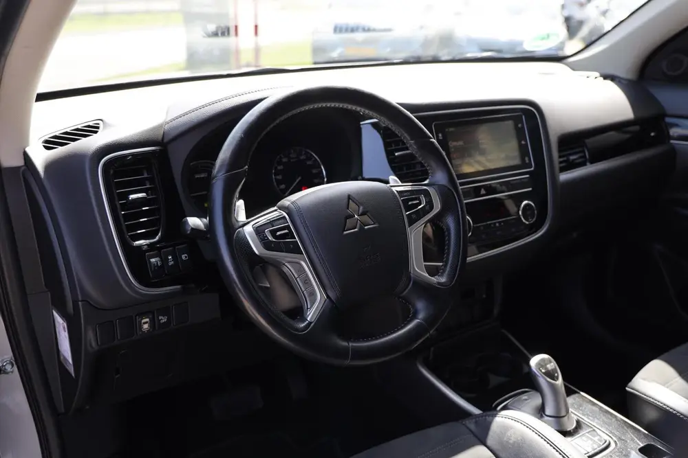 Mitsubishi Outlander 2.4 PHEV Pure+|Camera|Trekhaak|PDC| uit 2019, foto 7