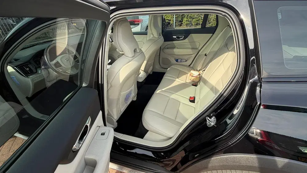 Volvo V60 Cross Country 2.0 B5 AWD Pro uit 2022, foto 7