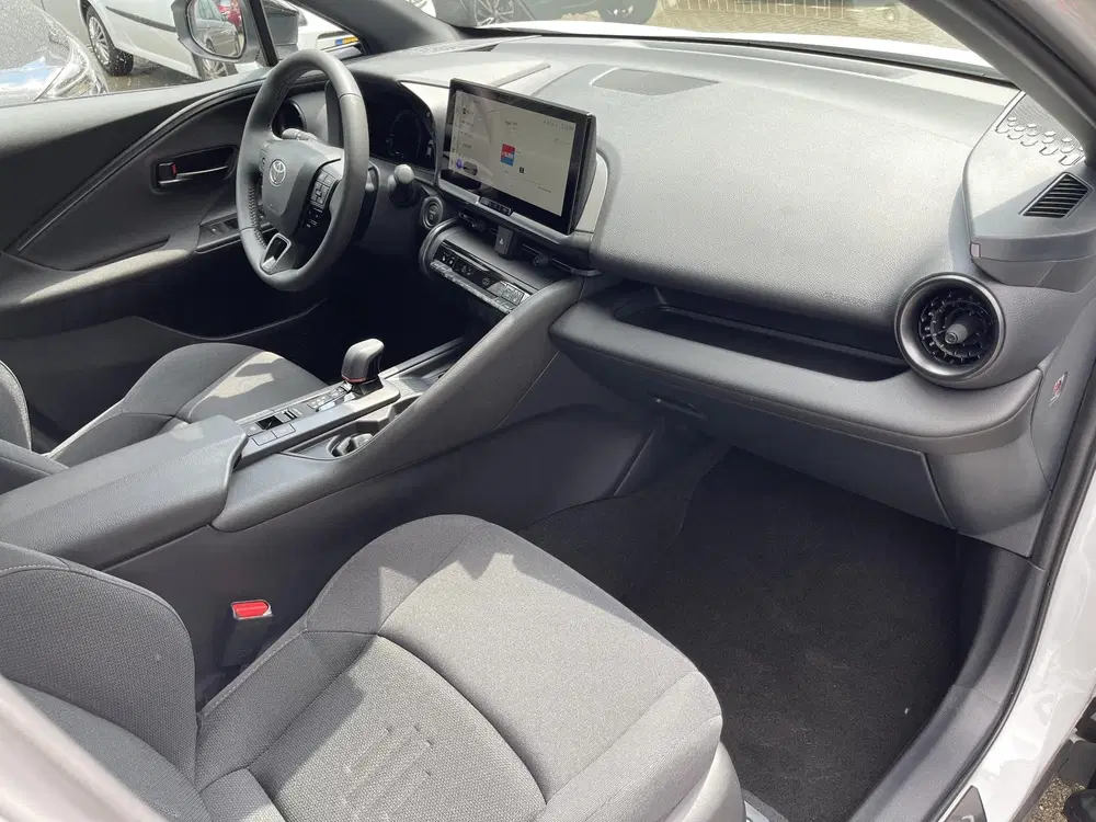 Toyota C-Hr 1.8 Hybrid 140 Style Bi-Tone uit 2024, foto 11