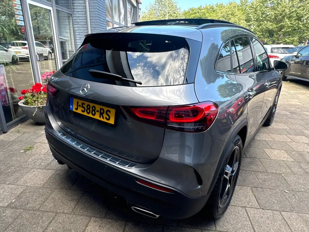 Mercedes-Benz GLA 200 Business Solution AMG uit 2020, foto 10
