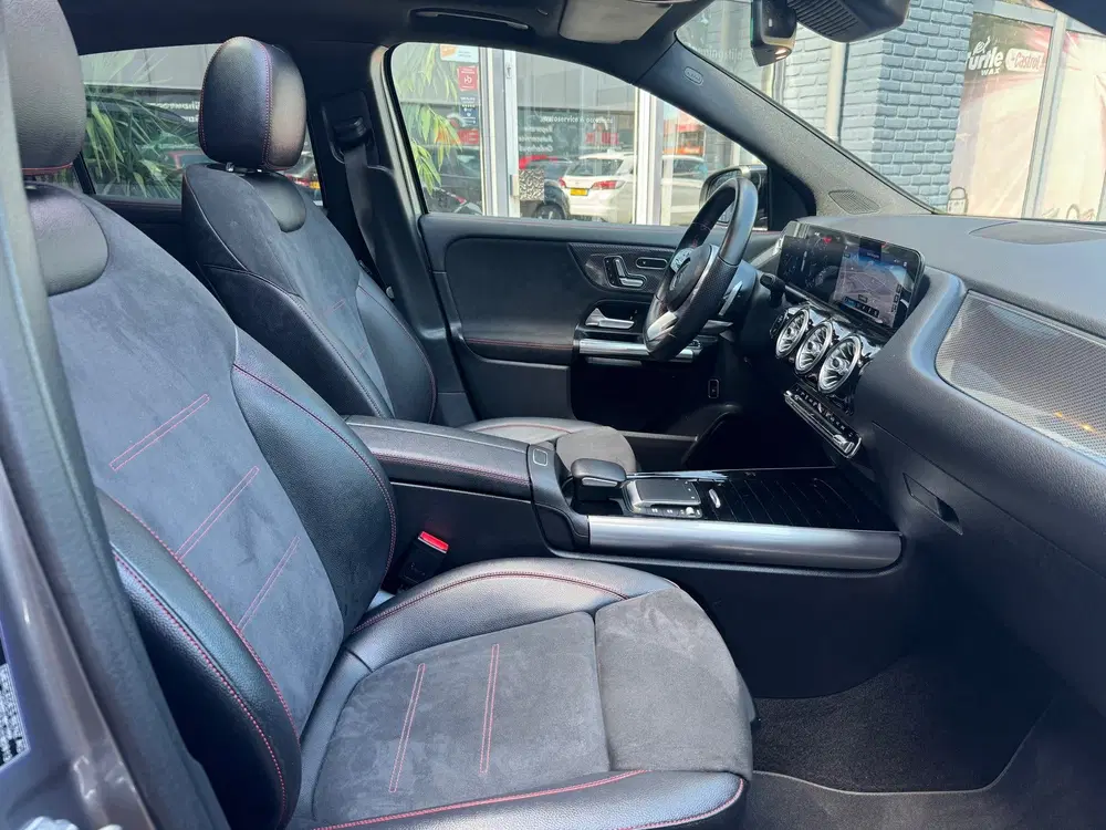 Mercedes-Benz GLA 200 Business Solution AMG uit 2020, foto 15