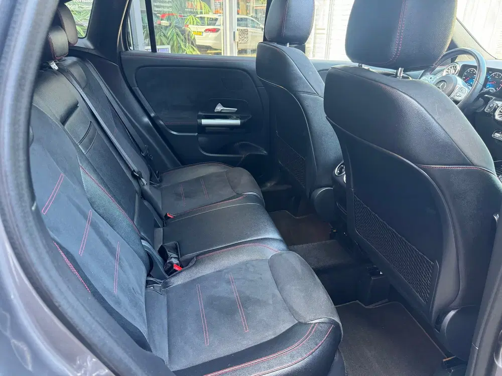 Mercedes-Benz GLA 200 Business Solution AMG uit 2020, foto 16