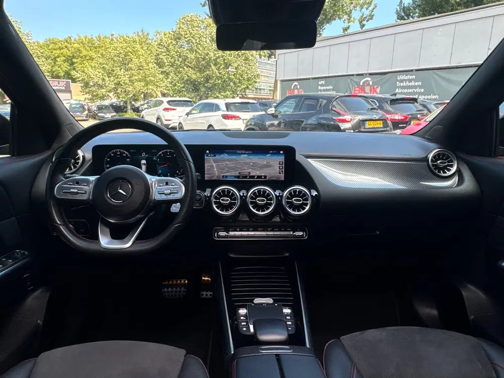 Mercedes-Benz GLA 200 Business Solution AMG uit 2020, foto 17