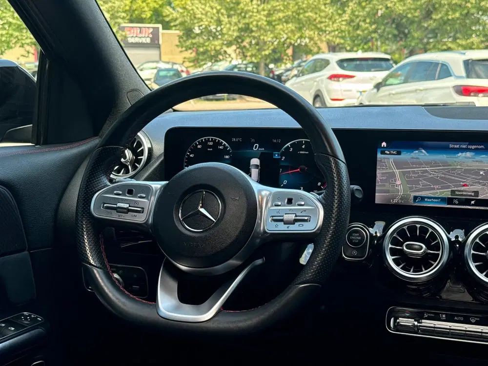 Mercedes-Benz GLA 200 Business Solution AMG uit 2020, foto 18