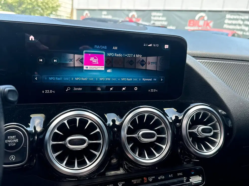 Mercedes-Benz GLA 200 Business Solution AMG uit 2020, foto 19