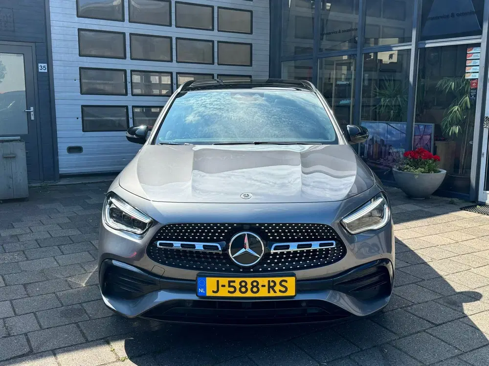 Mercedes-Benz GLA 200 Business Solution AMG uit 2020, foto 2