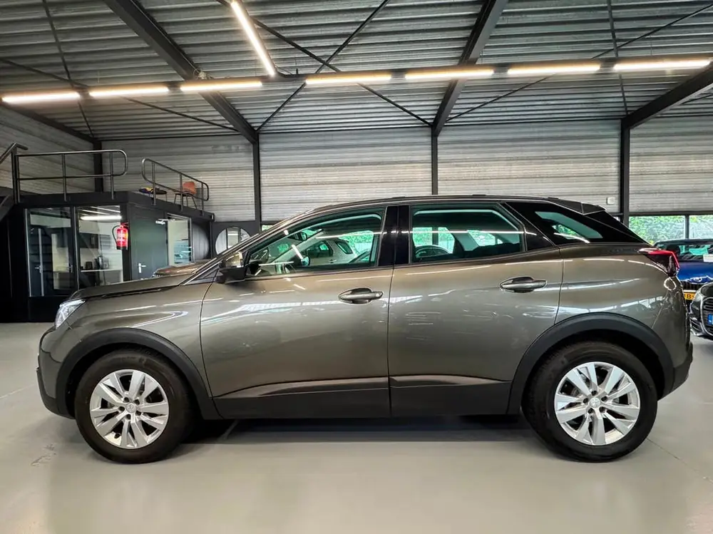 Peugeot 3008 1.2 PureTech Blue Lease Executive uit 2019, foto 2