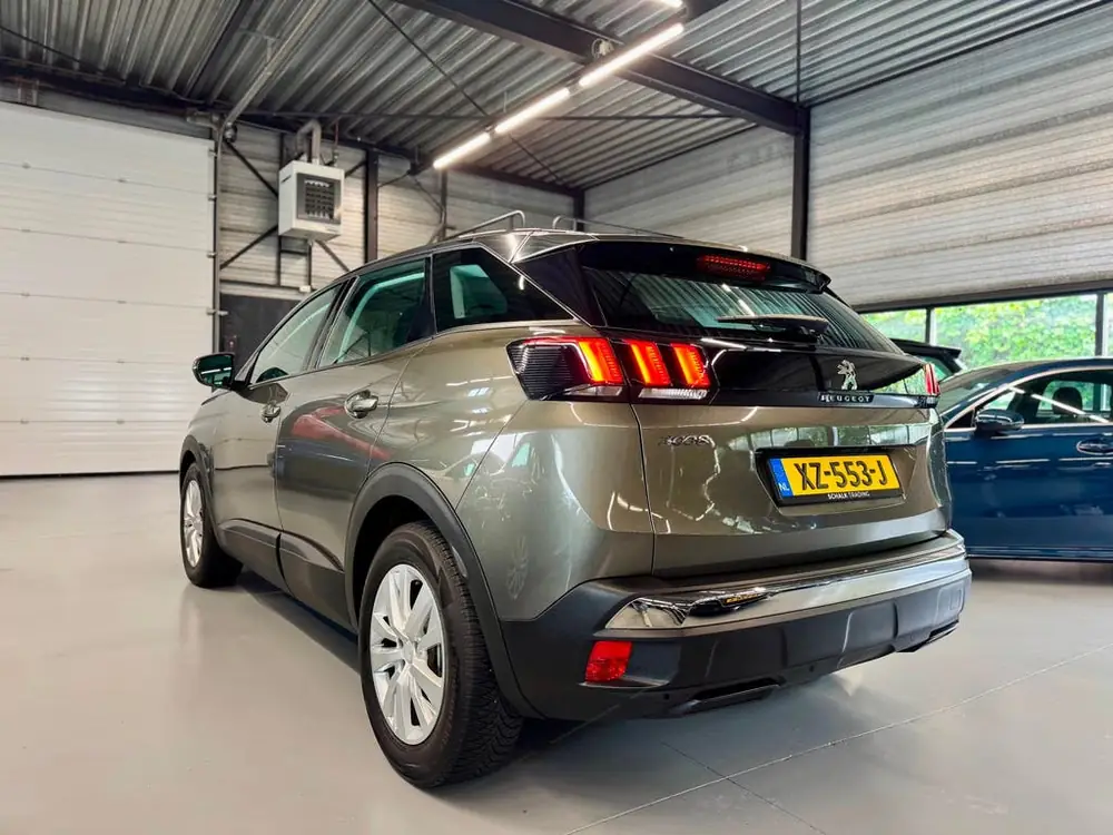 Peugeot 3008 1.2 PureTech Blue Lease Executive uit 2019, foto 3