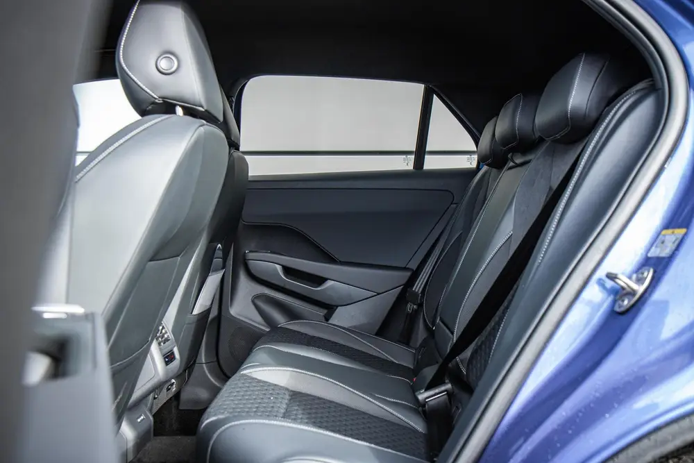 Volkswagen T-Roc 1.5 eTSI 150pk DSG R-Line First Edition | B uit 2025, foto 13