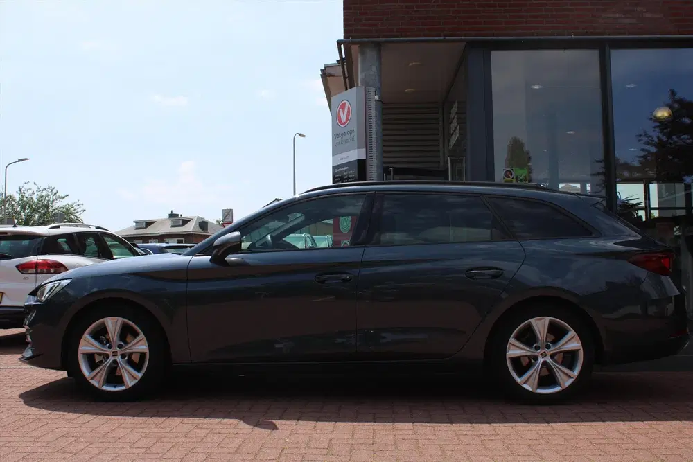SEAT Leon 1.0 TSI *FR Business* " uit 2022, foto 2
