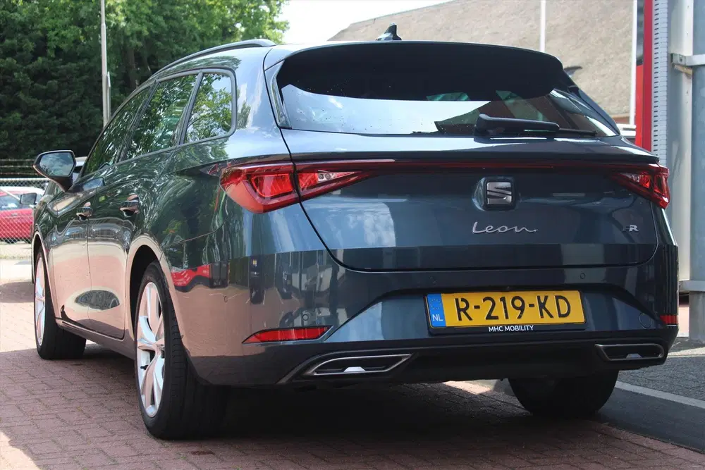 SEAT Leon 1.0 TSI *FR Business* " uit 2022, foto 3