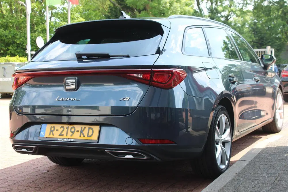 SEAT Leon 1.0 TSI *FR Business* " uit 2022, foto 5