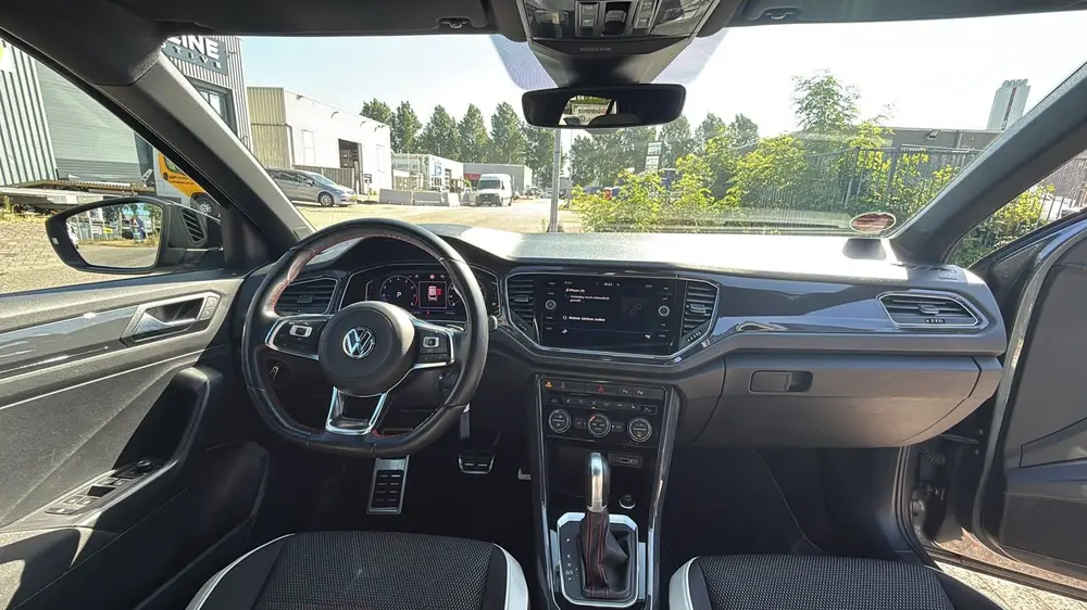 Volkswagen T-Roc 1.5 TSI Automaat Sport R-Line Pano Navi Car uit 2019, foto 13