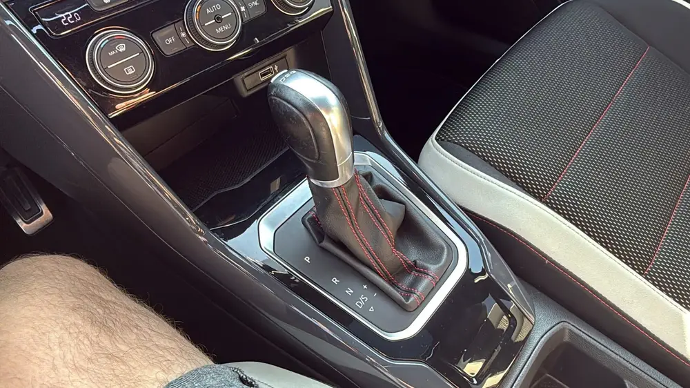 Volkswagen T-Roc 1.5 TSI Automaat Sport R-Line Pano Navi Car uit 2019, foto 18