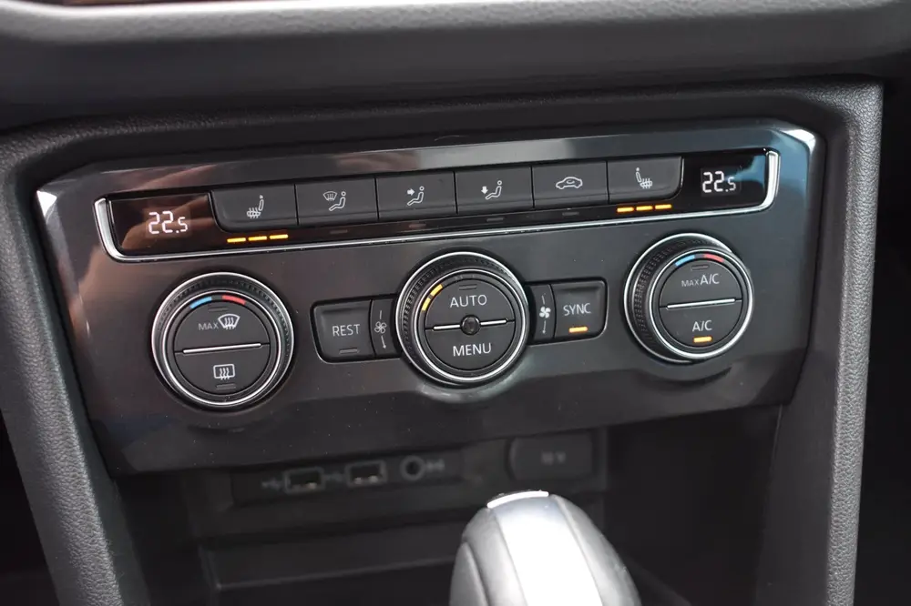 Volkswagen Tiguan 1.5 TSI ACT R-Line | TREKHAAK | CAMERA | S uit 2020, foto 16
