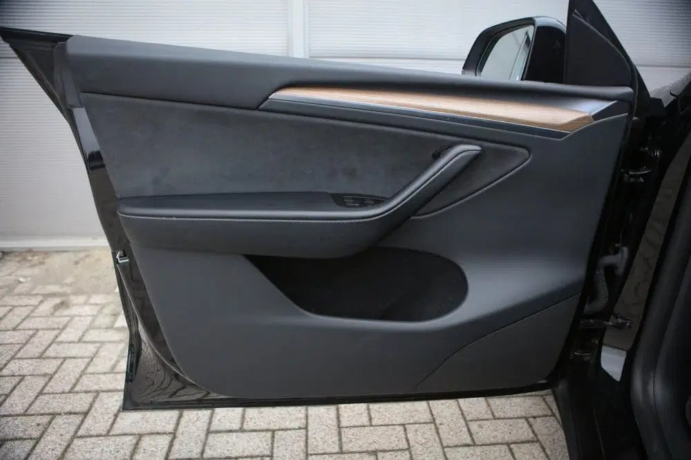 Tesla Model Y Long R. RWD 75 kWh uit 2025, foto 4