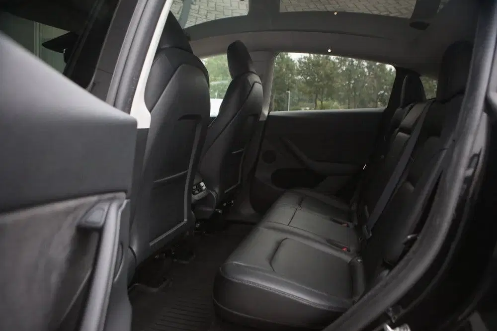 Tesla Model Y Long R. RWD 75 kWh uit 2025, foto 6