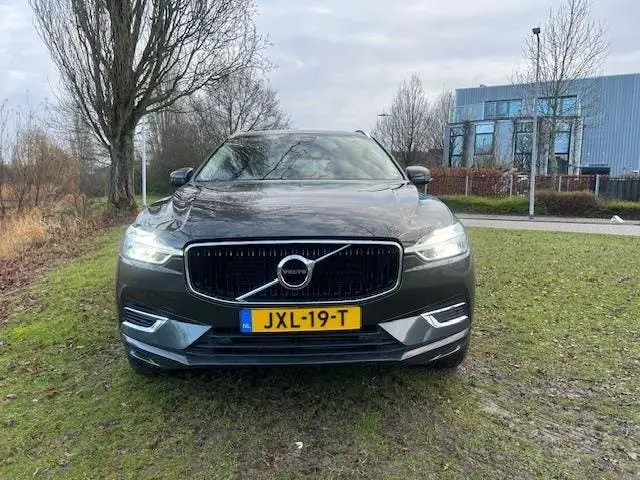 Volvo XC60 2.0 T8 Twin Engine AWD Momentum Pro uit 2019, foto 11